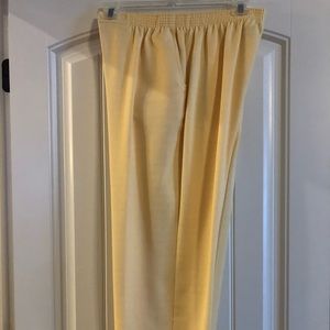 New without tags yellow pants, super nice